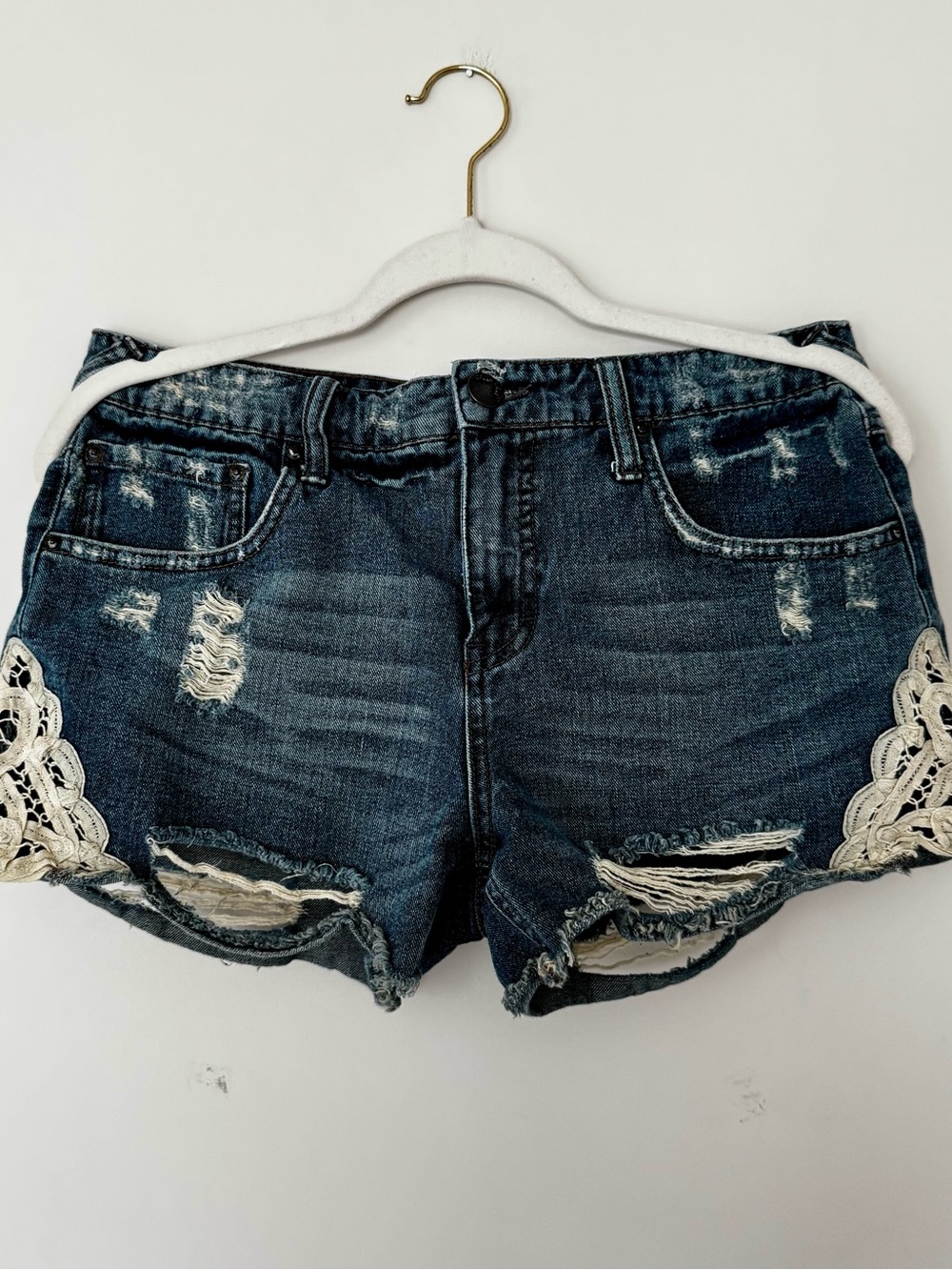 Free People Y2K 100% Cotton Distressed Denim Mini Shorts w/ Lace Inserts – 29